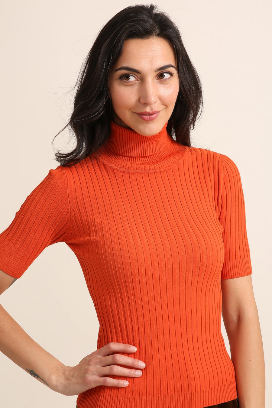 Top col roulé en maille côtelée