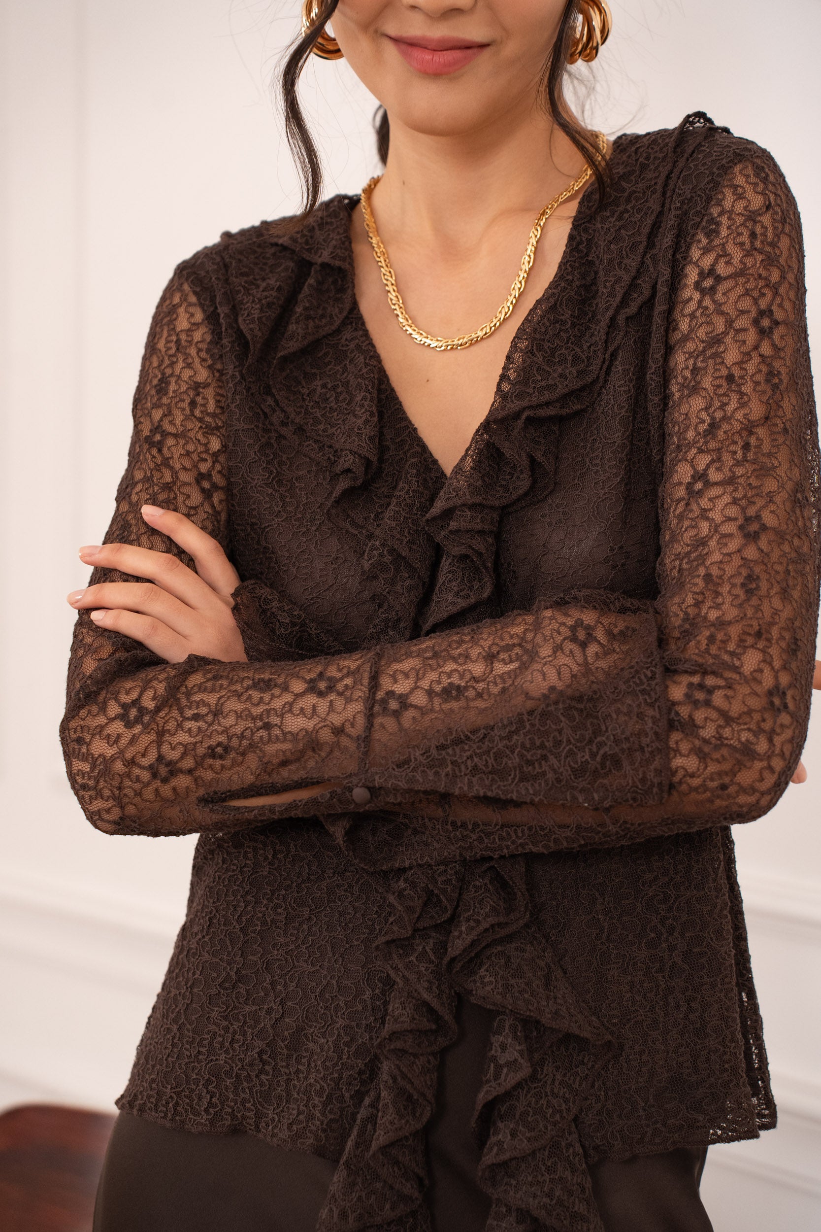 Blouse en dentelle col V à volants