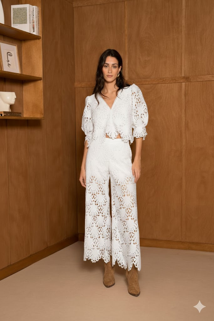 Blouse courte en dentelle guipure Selena