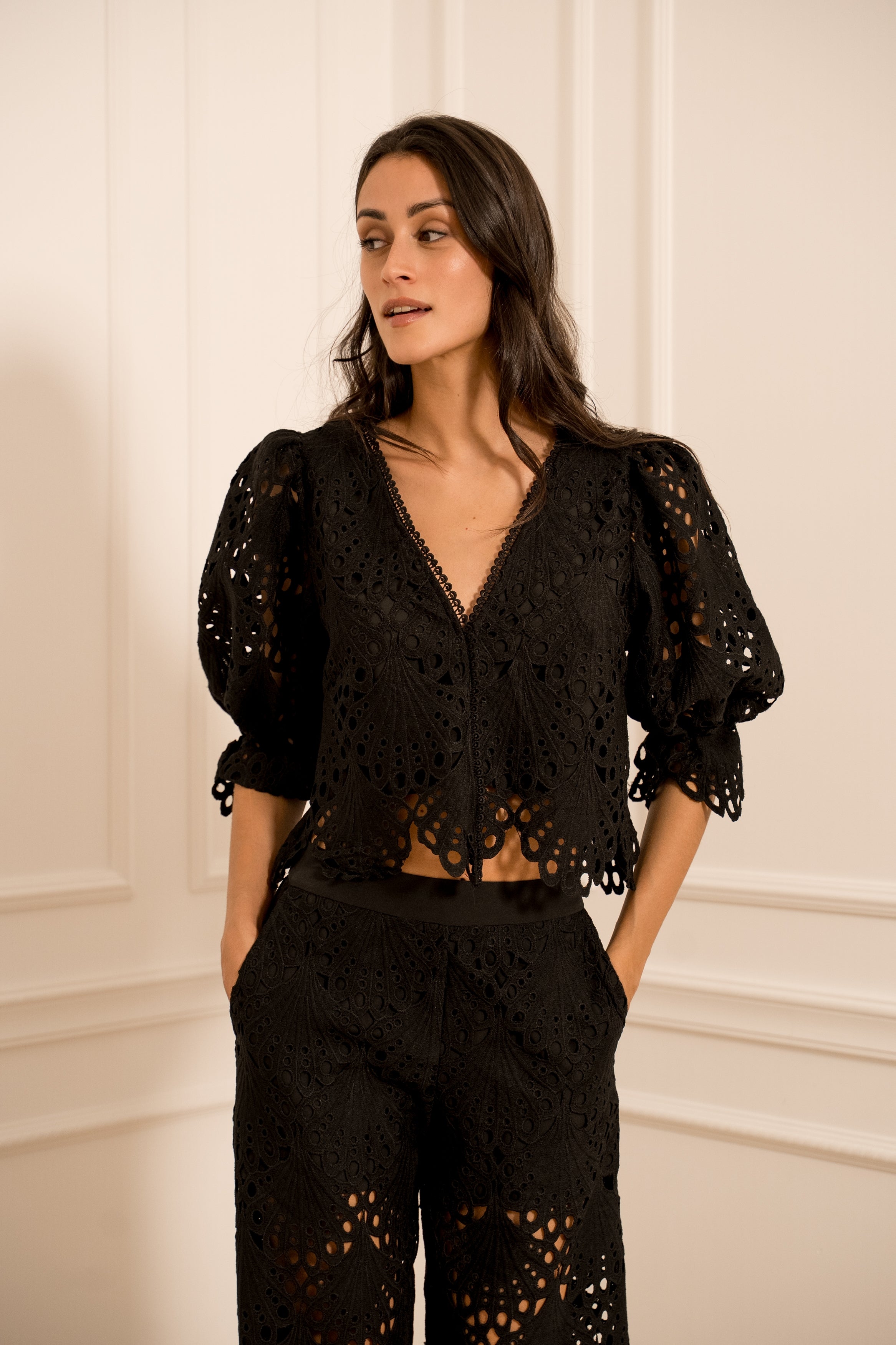 Blouse courte en dentelle guipure Selena