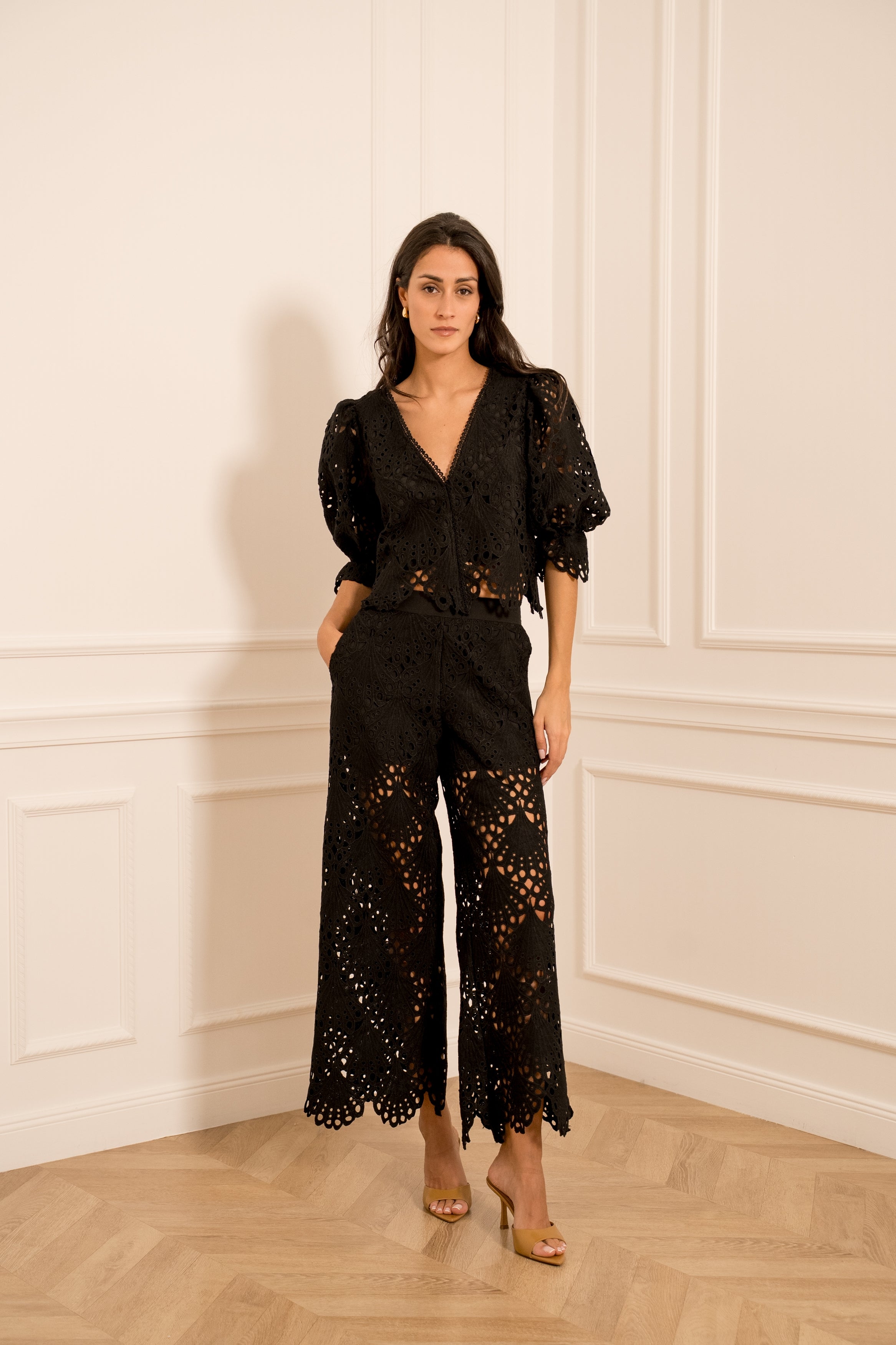 Blouse courte en dentelle guipure Selena