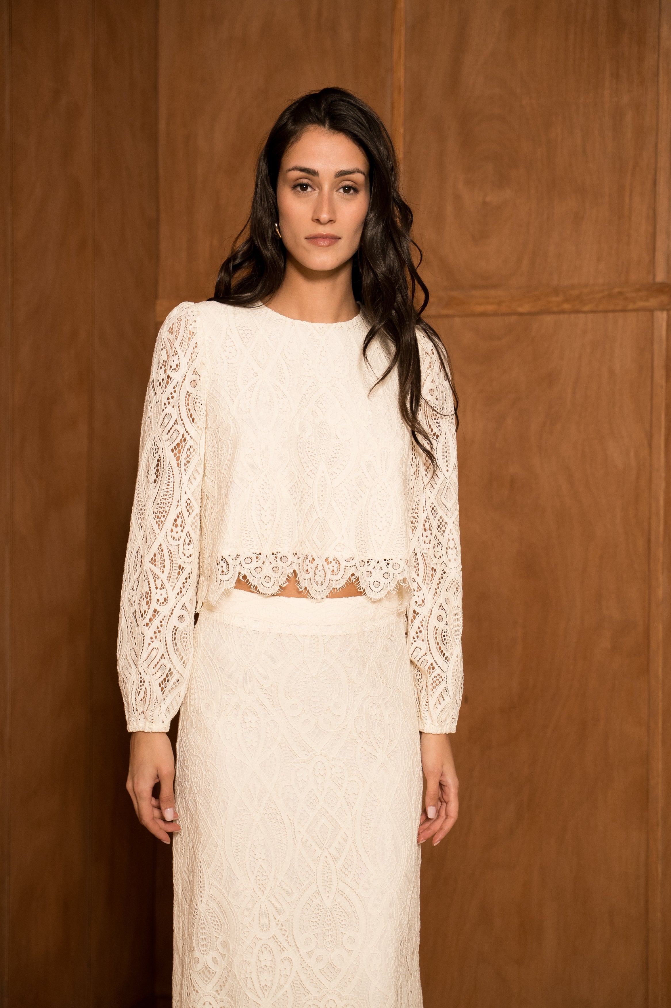 Bi-material velvet blouse & lace sleeves