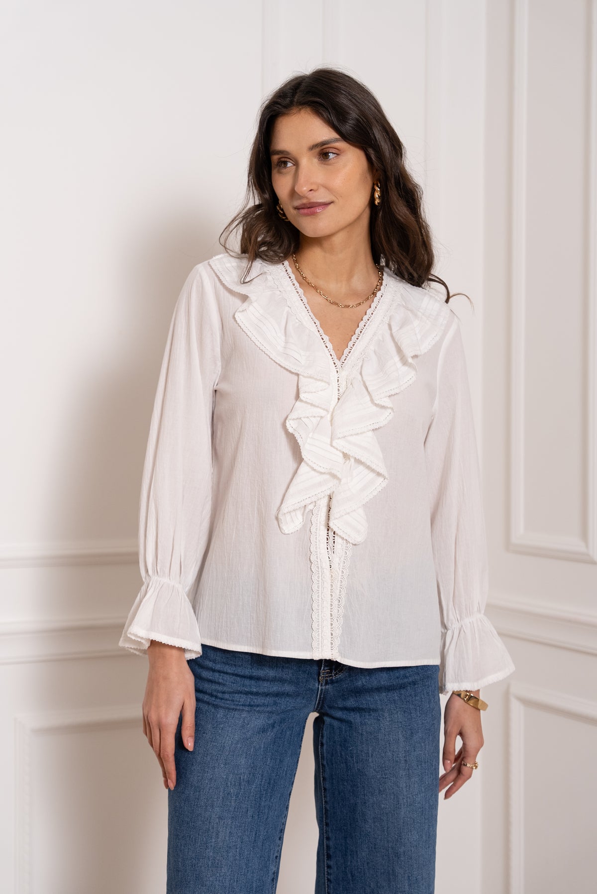 Bi-material velvet blouse & lace sleeves