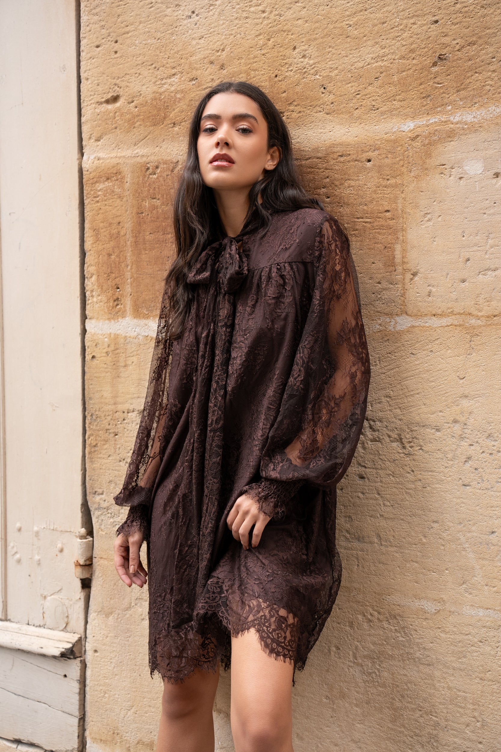 Robe Bianca en dentelle noeud au col