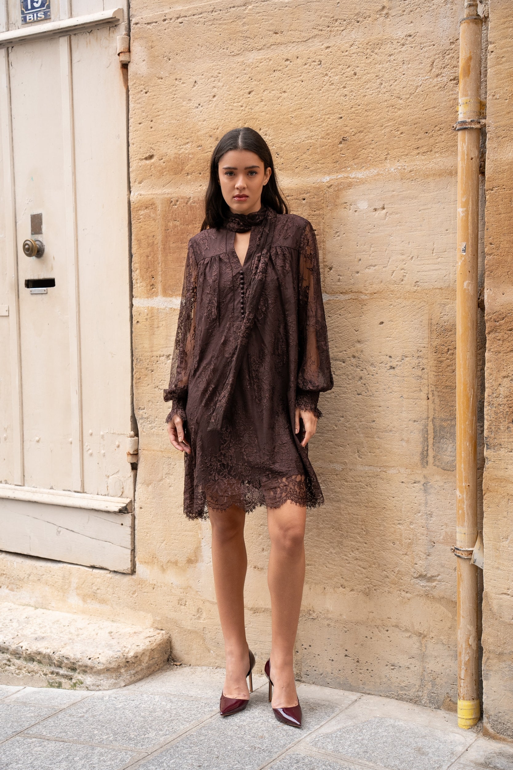 Robe Bianca en dentelle noeud au col