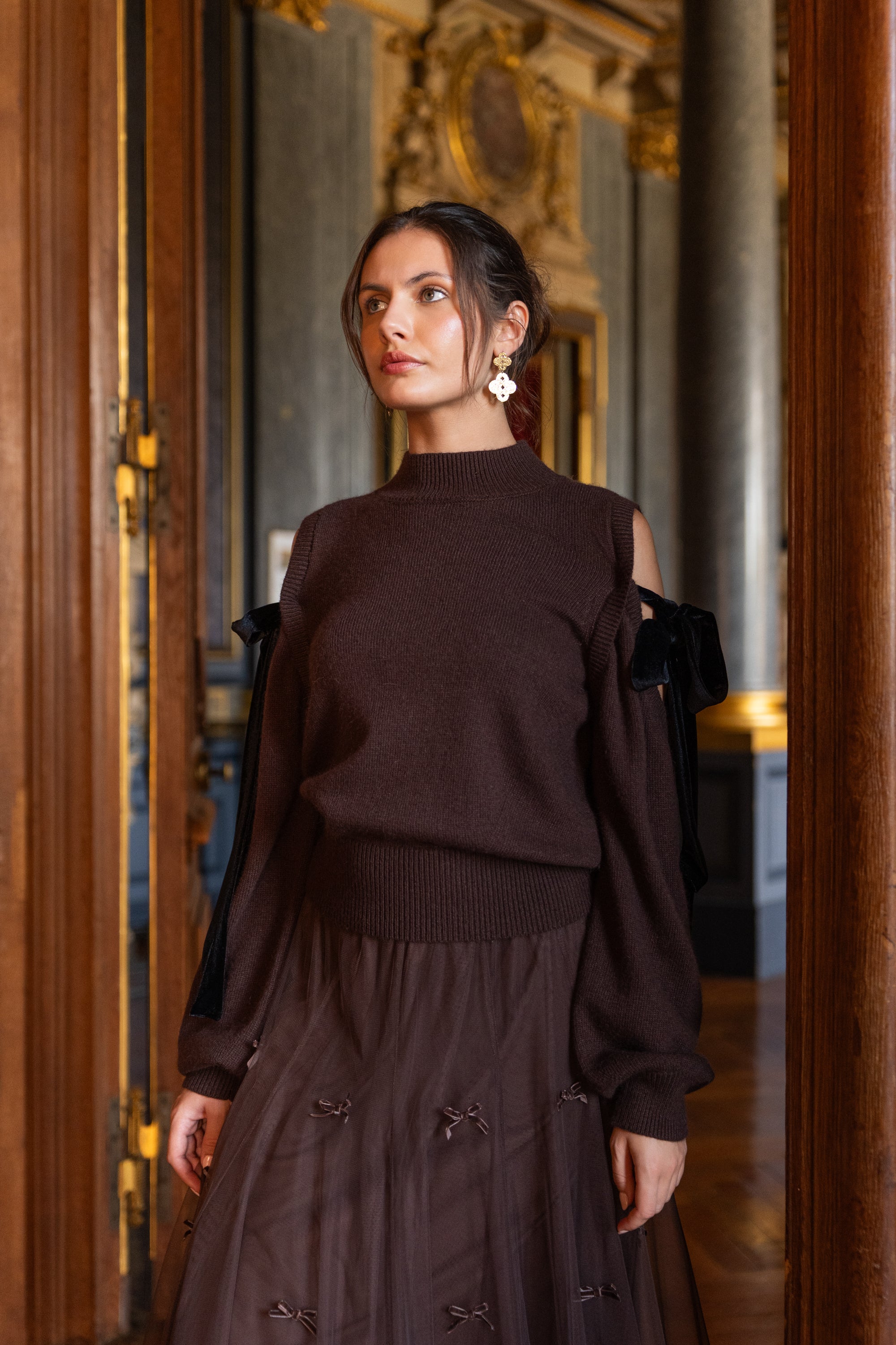 Pull Charlotte épaules dénudées noeuds amovibles