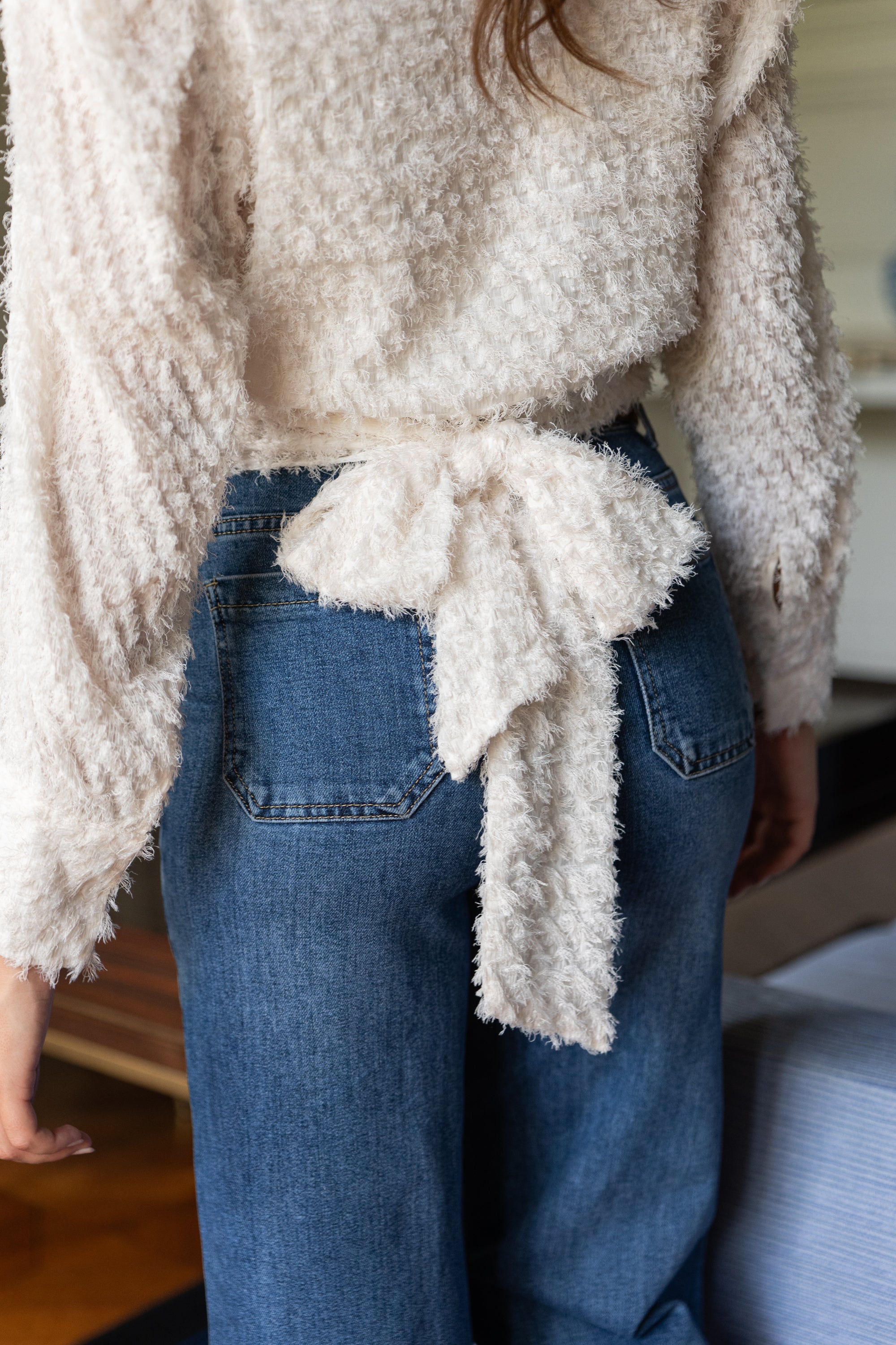 Blouse décolletée Emilie avec noeud dans le dos