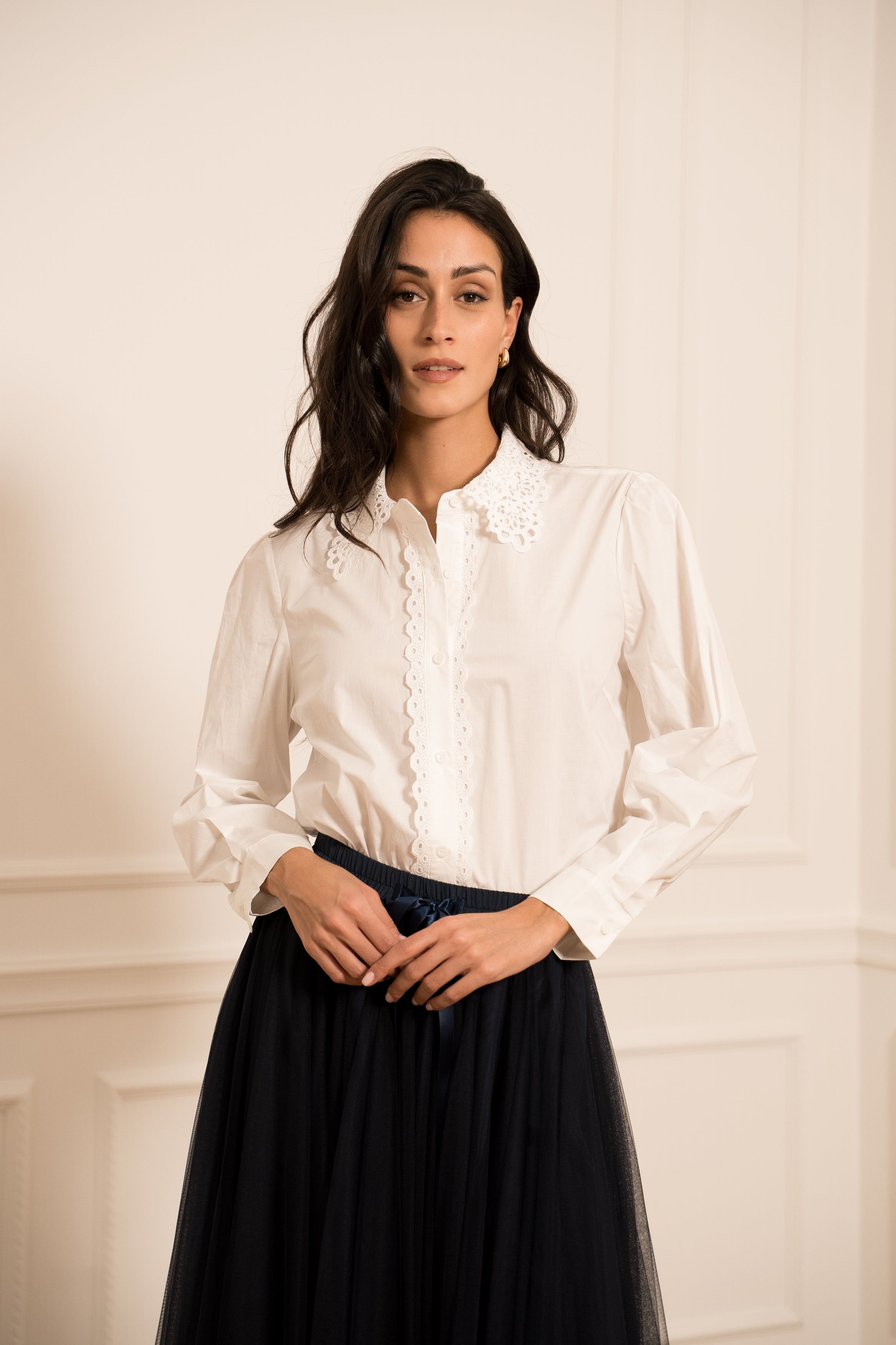 Bi-material velvet blouse & lace sleeves