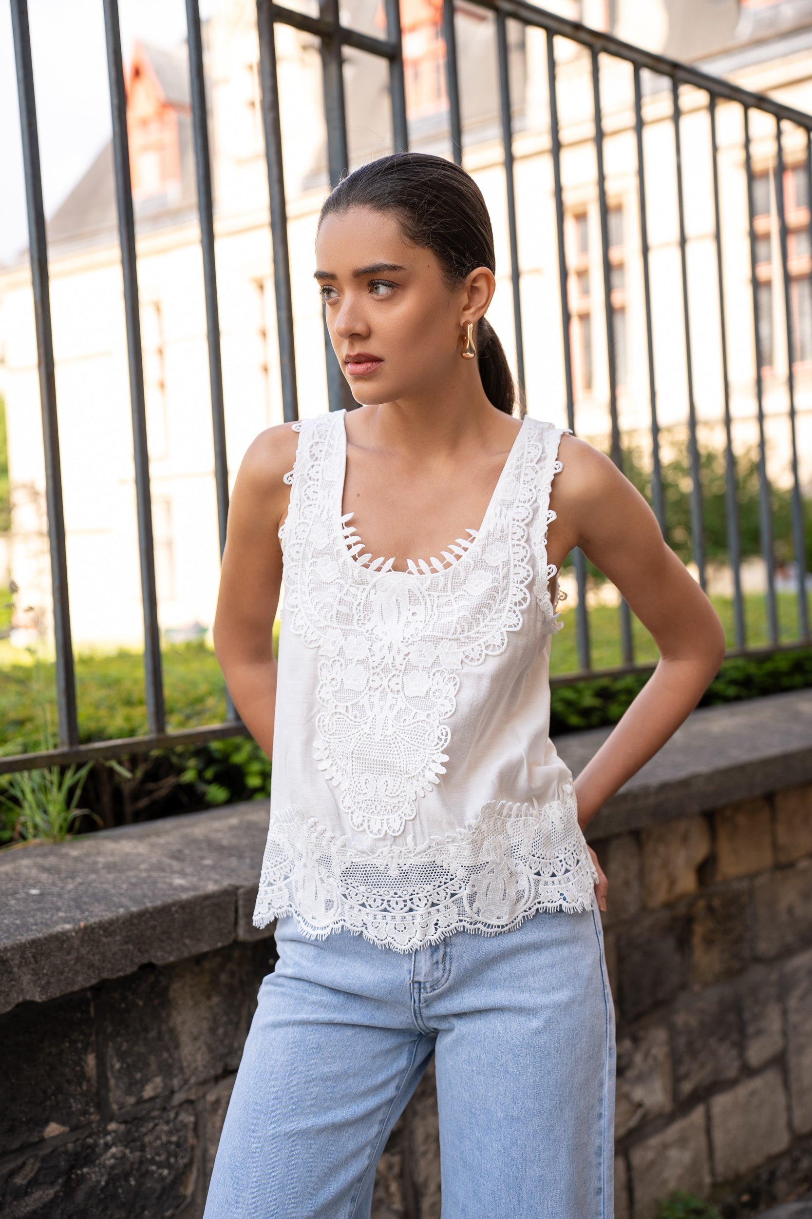 Top Faustine débardeur empiècement en dentelle