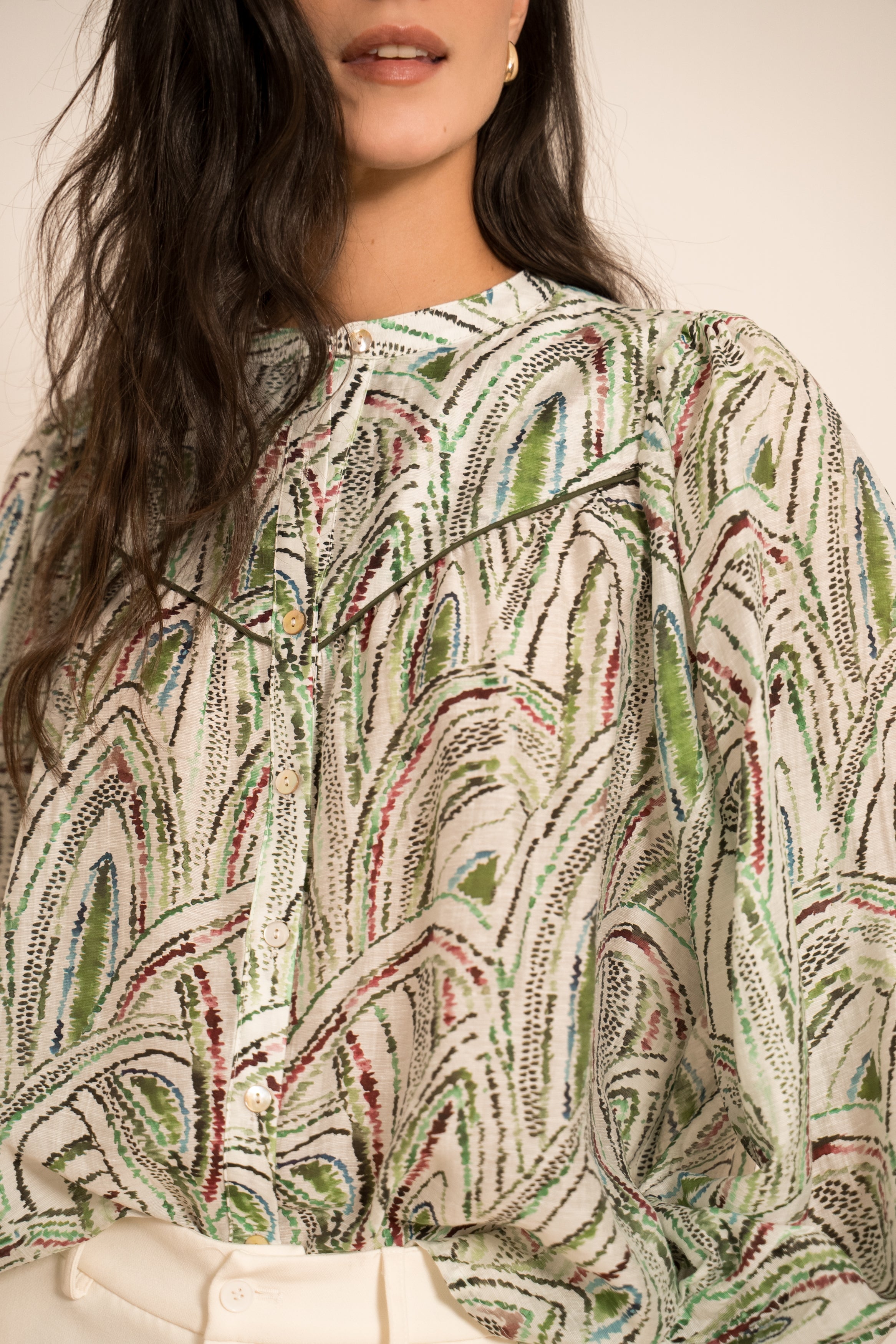 Bi-material velvet blouse & lace sleeves