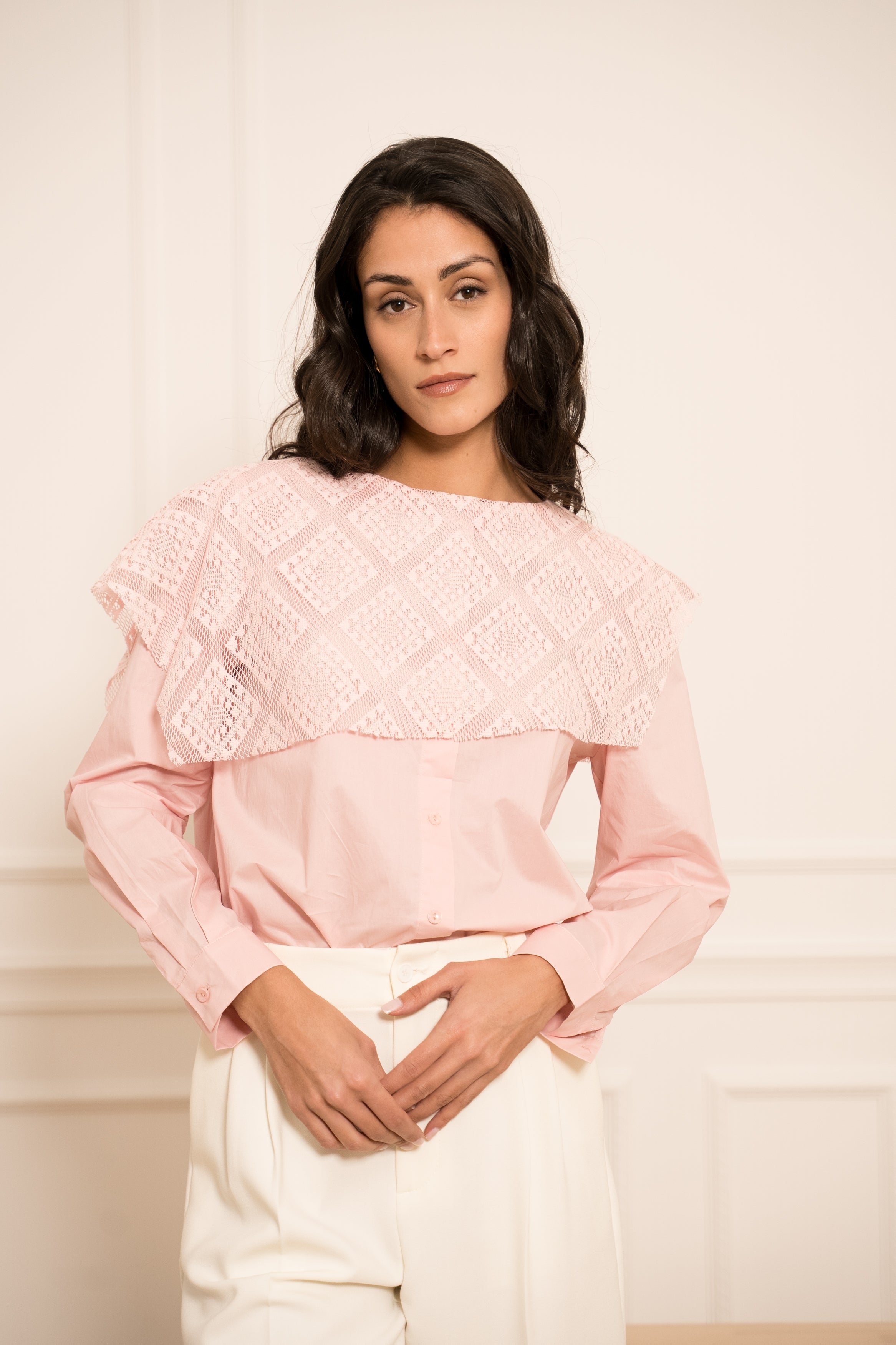 Bi-material velvet blouse & lace sleeves