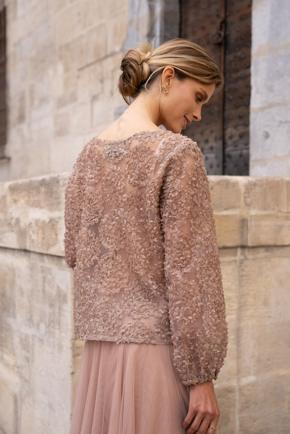 Blouse dentelle à rosaces