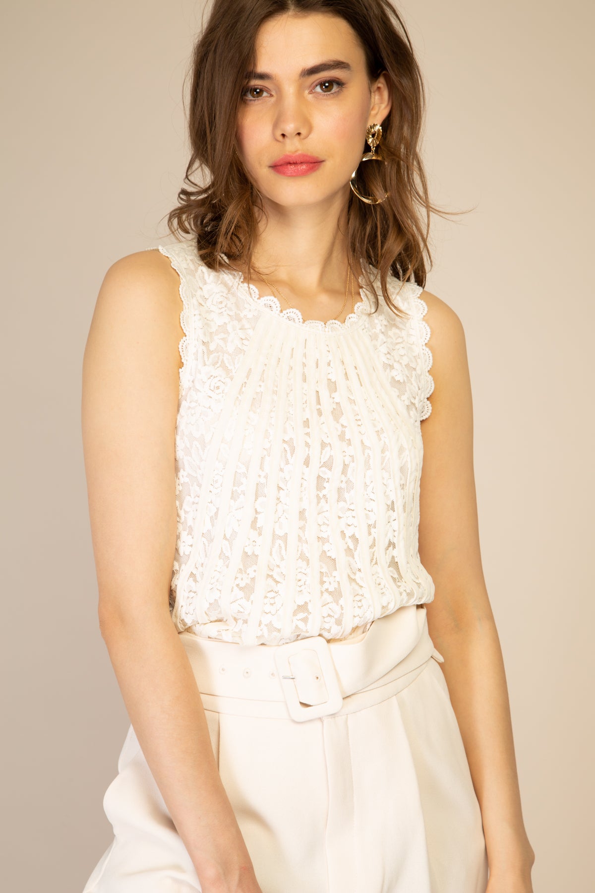 Anaïs sleeveless lace top