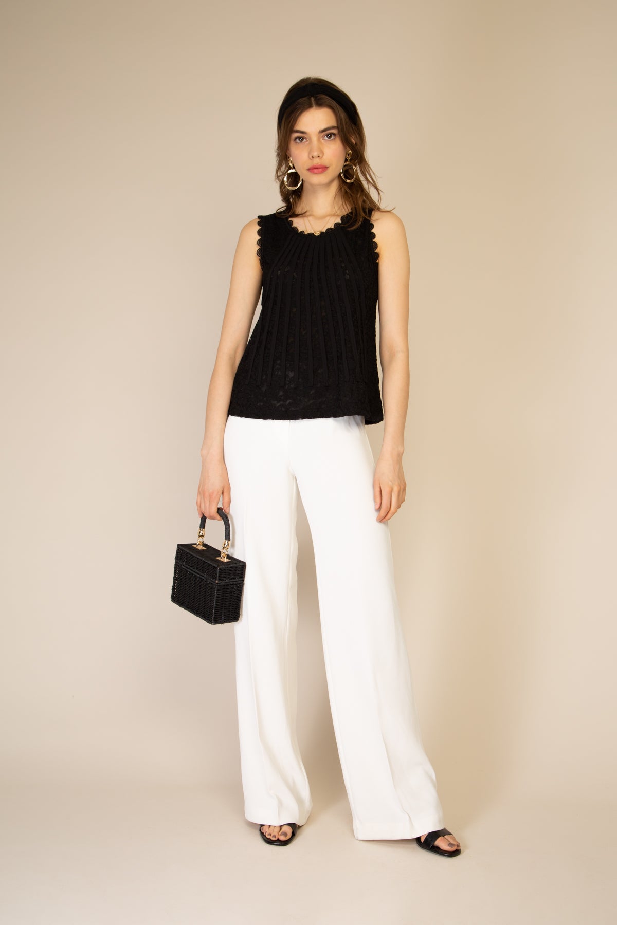 Anaïs sleeveless lace top