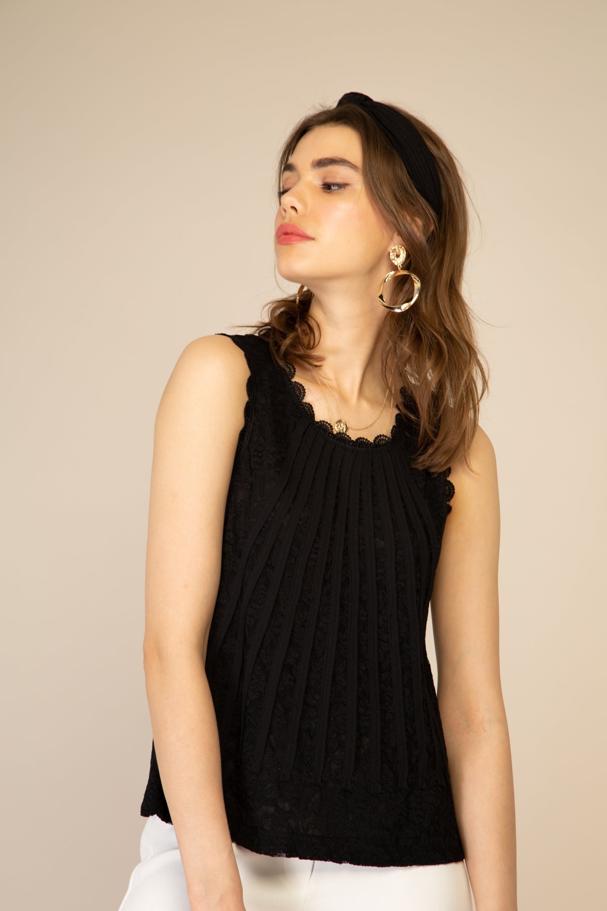 Anaïs sleeveless lace top