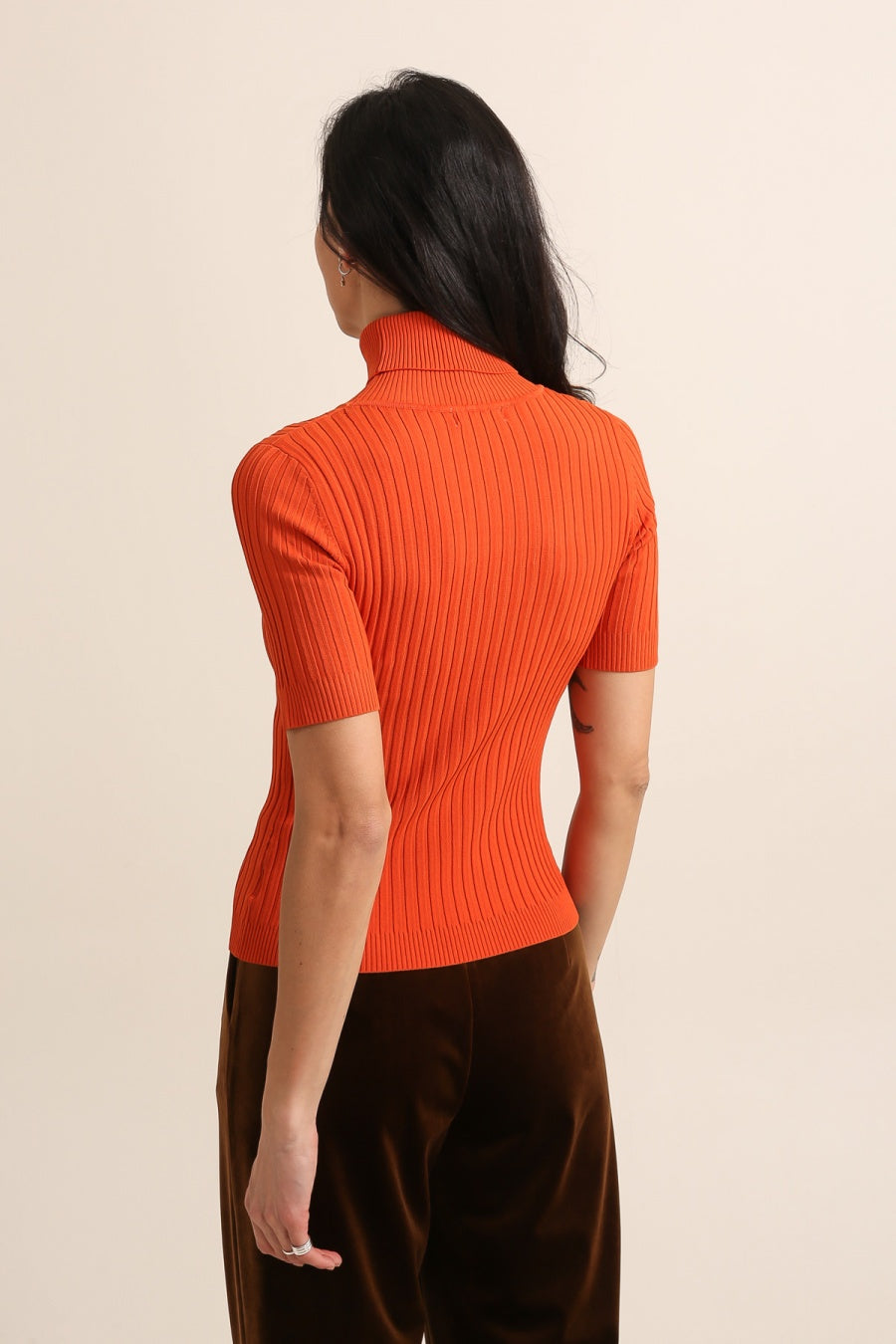 Top col roulé en maille côtelée