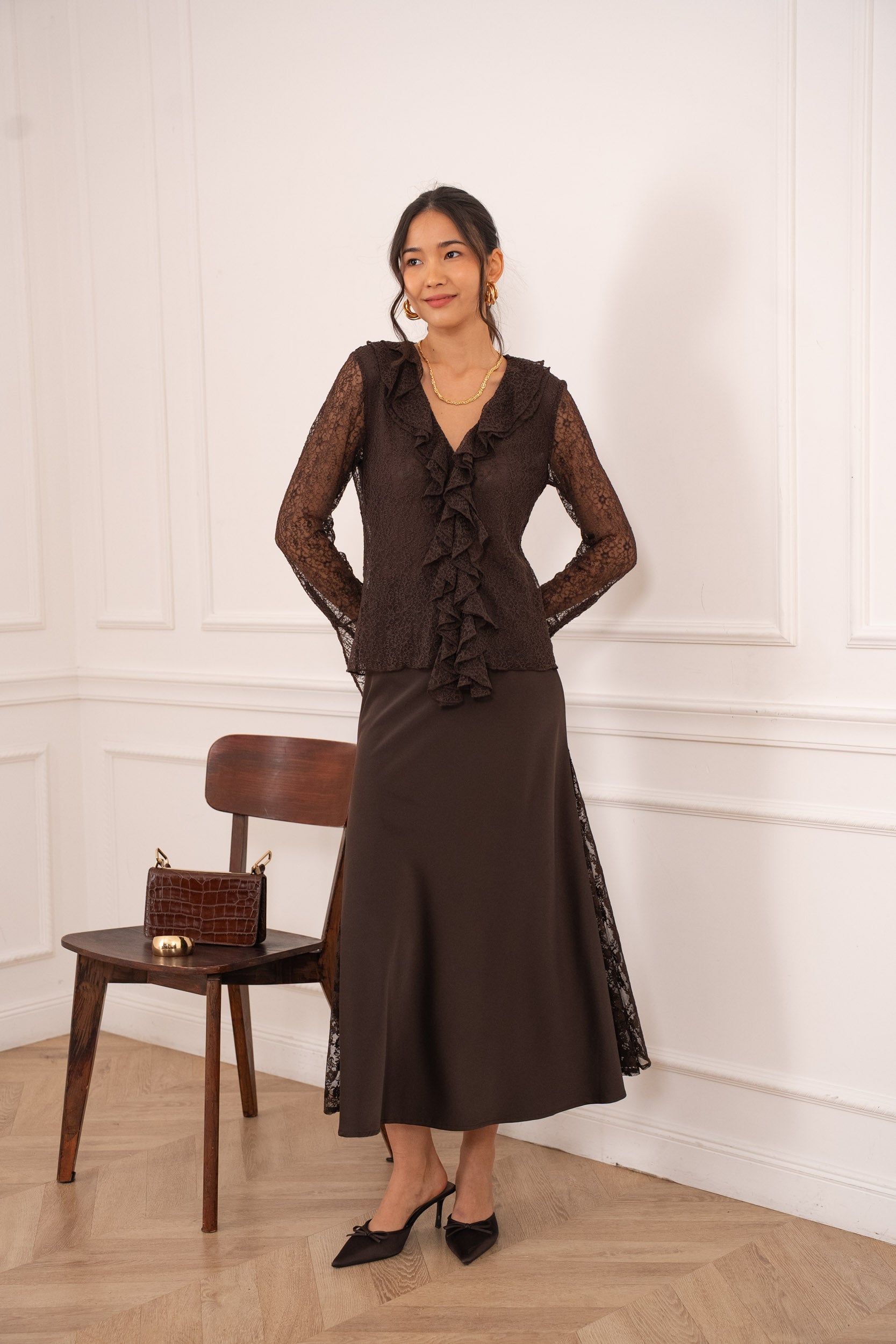 Blouse en dentelle col V à volants