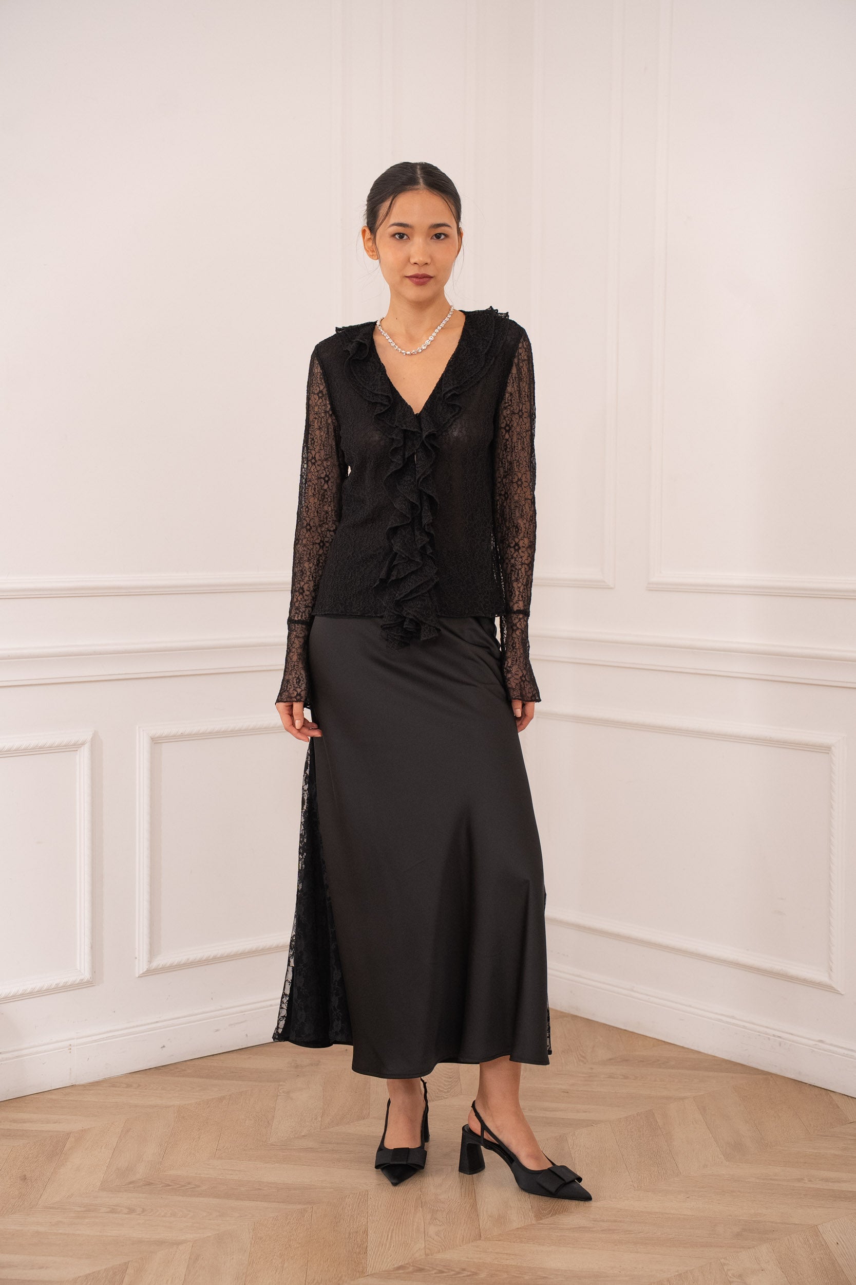 Blouse en dentelle col V à volants