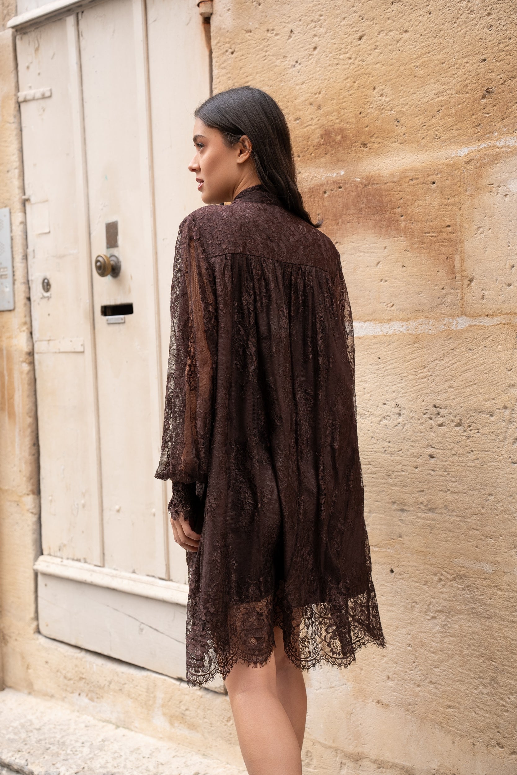 Robe Bianca en dentelle noeud au col