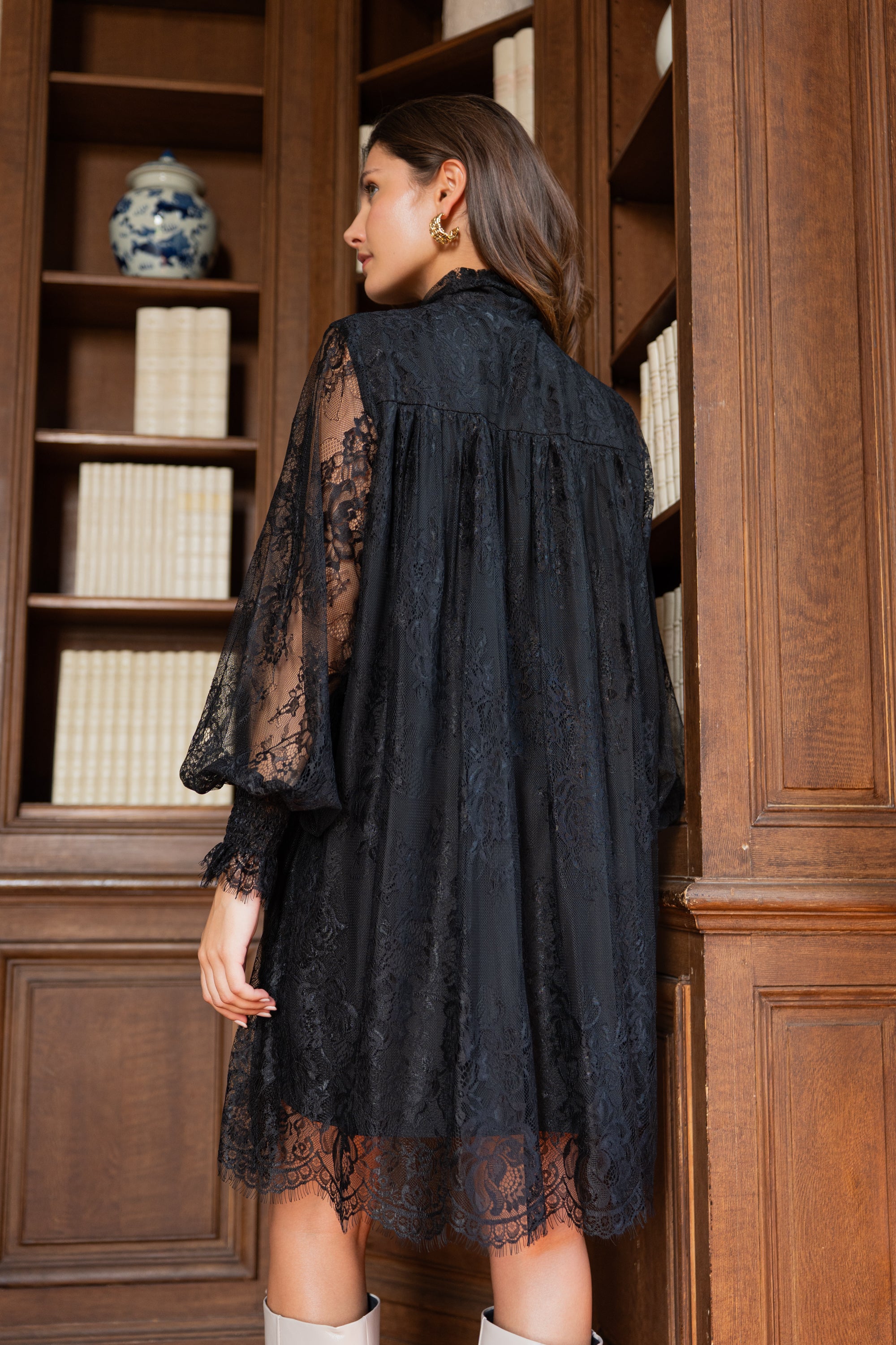 Robe Bianca en dentelle noeud au col