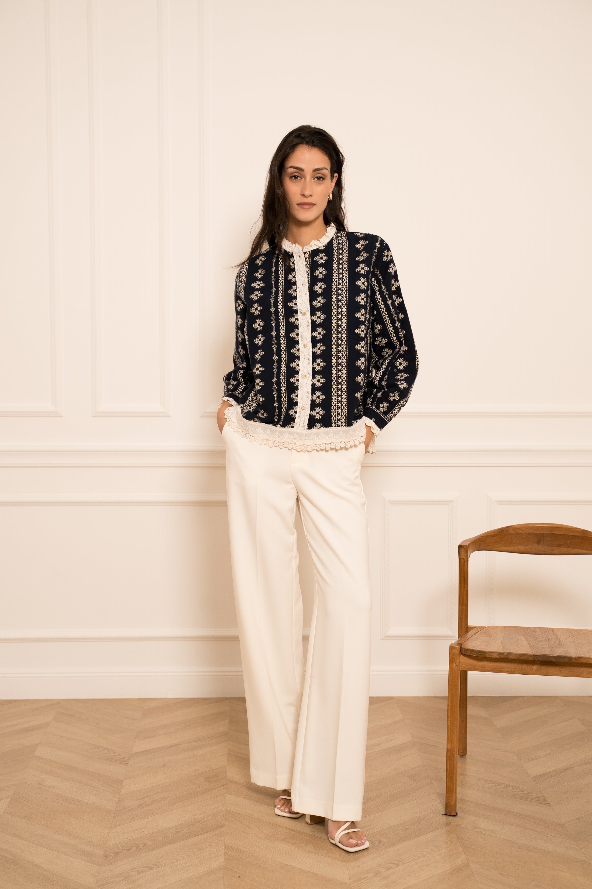 Bi-material velvet blouse &amp; lace sleeves 