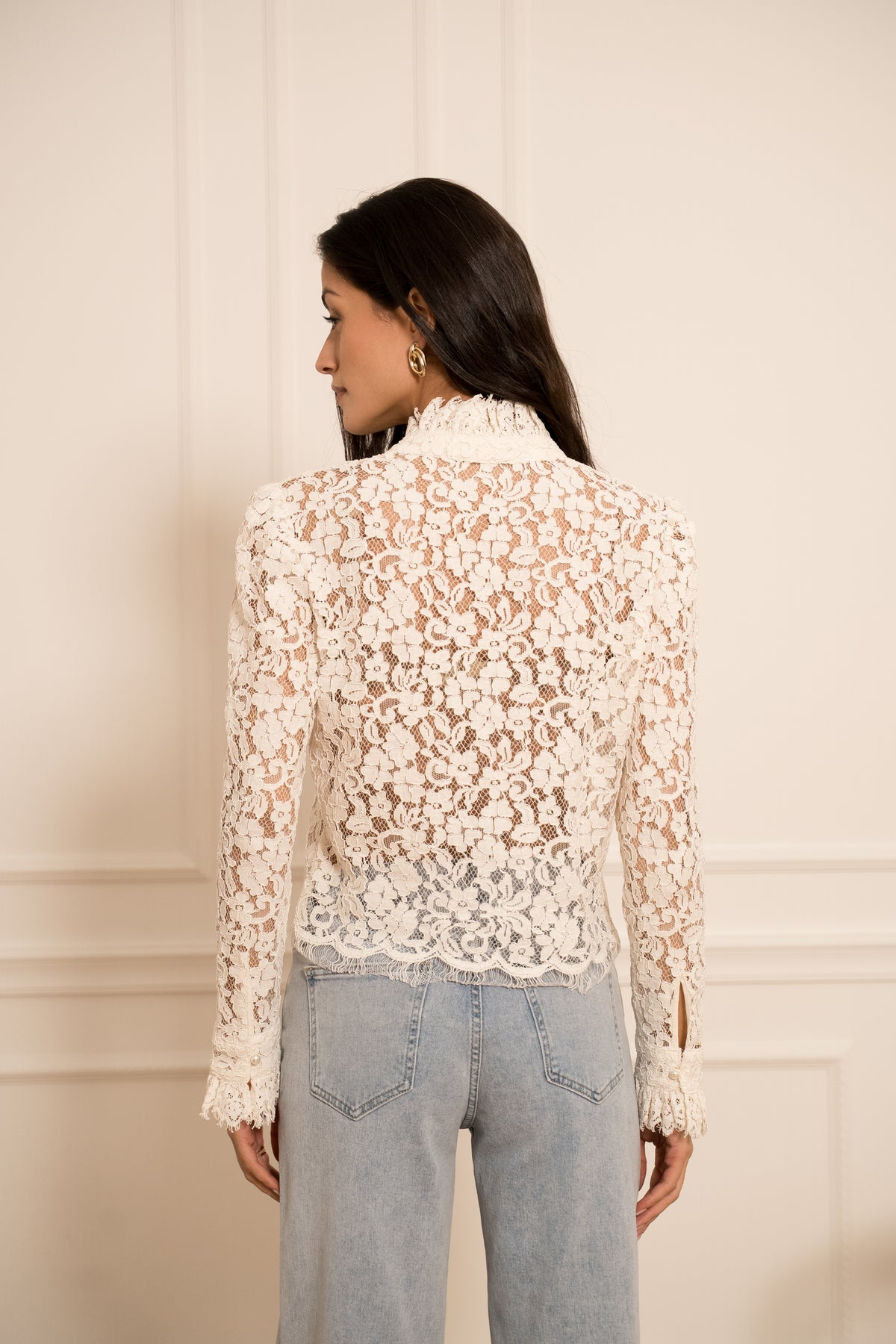 Blouse dentelle boutons bijoux Perla