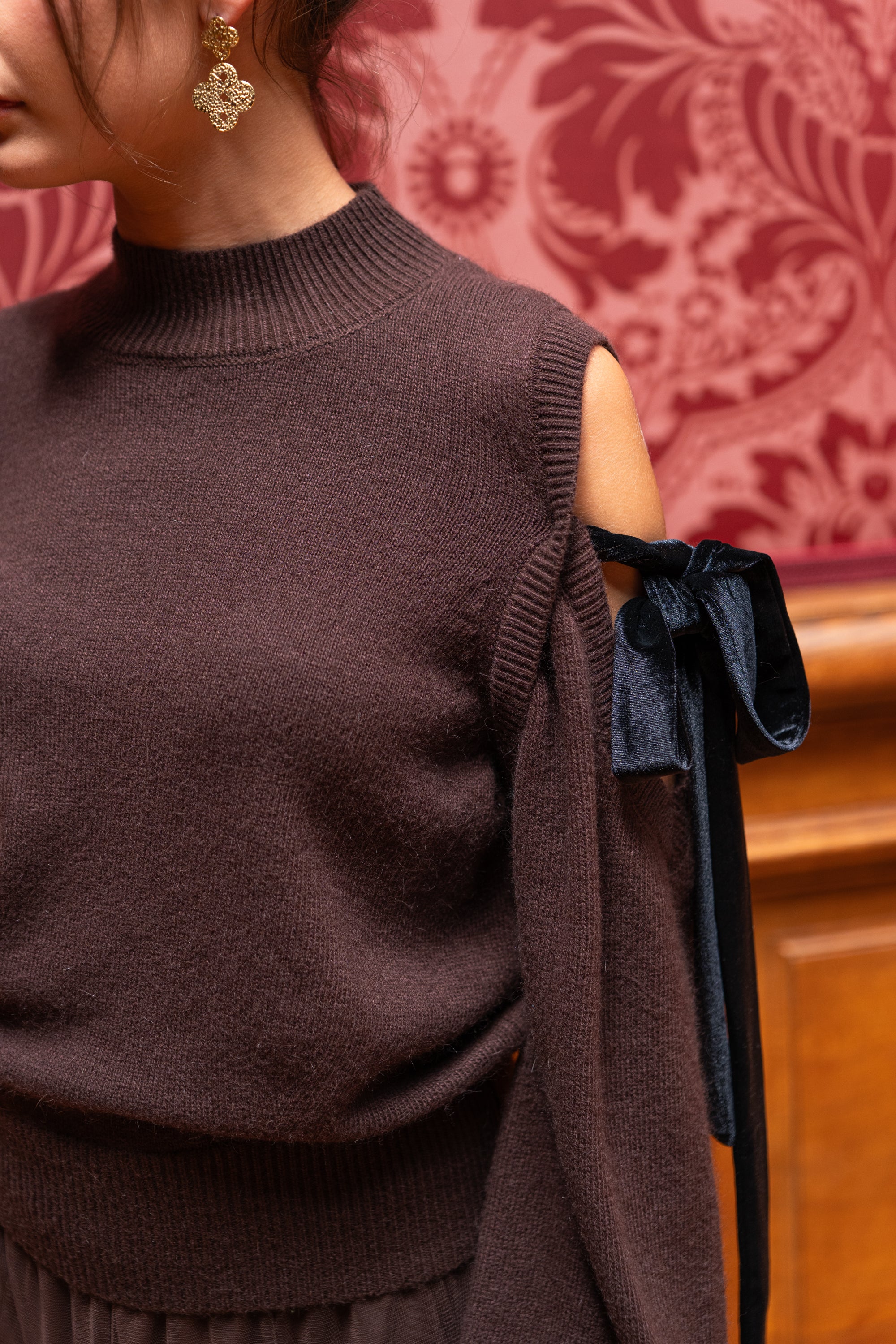 Pull Charlotte épaules dénudées noeuds amovibles