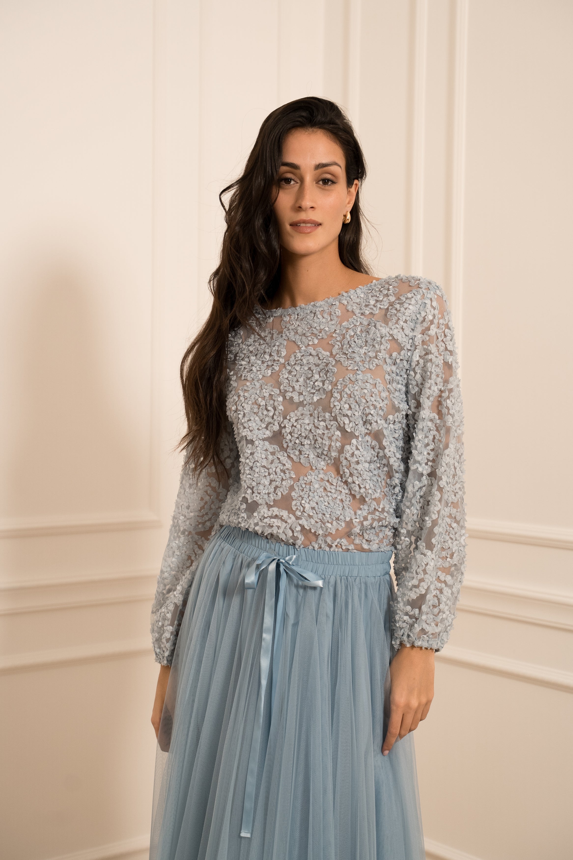 Blouse dentelle à rosaces
