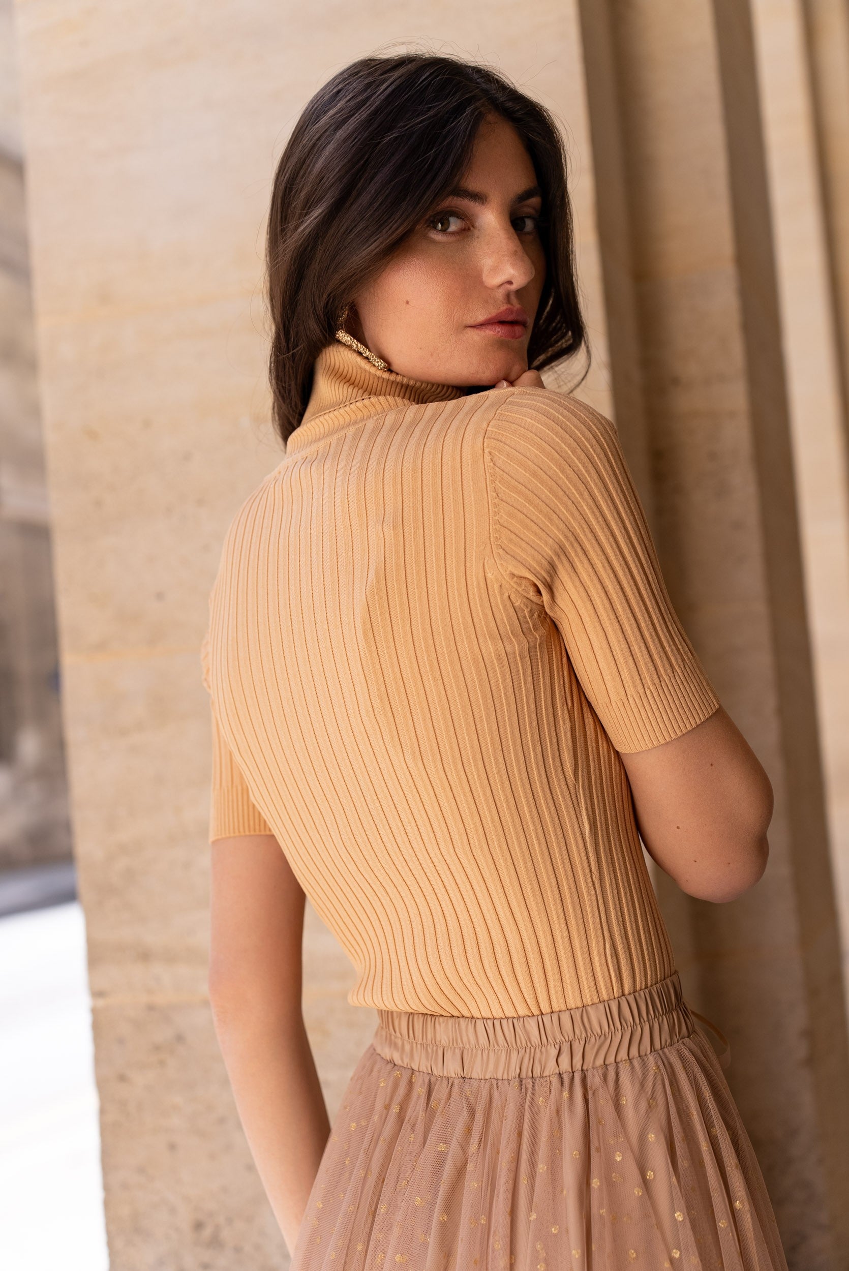 Top col roulé en maille côtelée