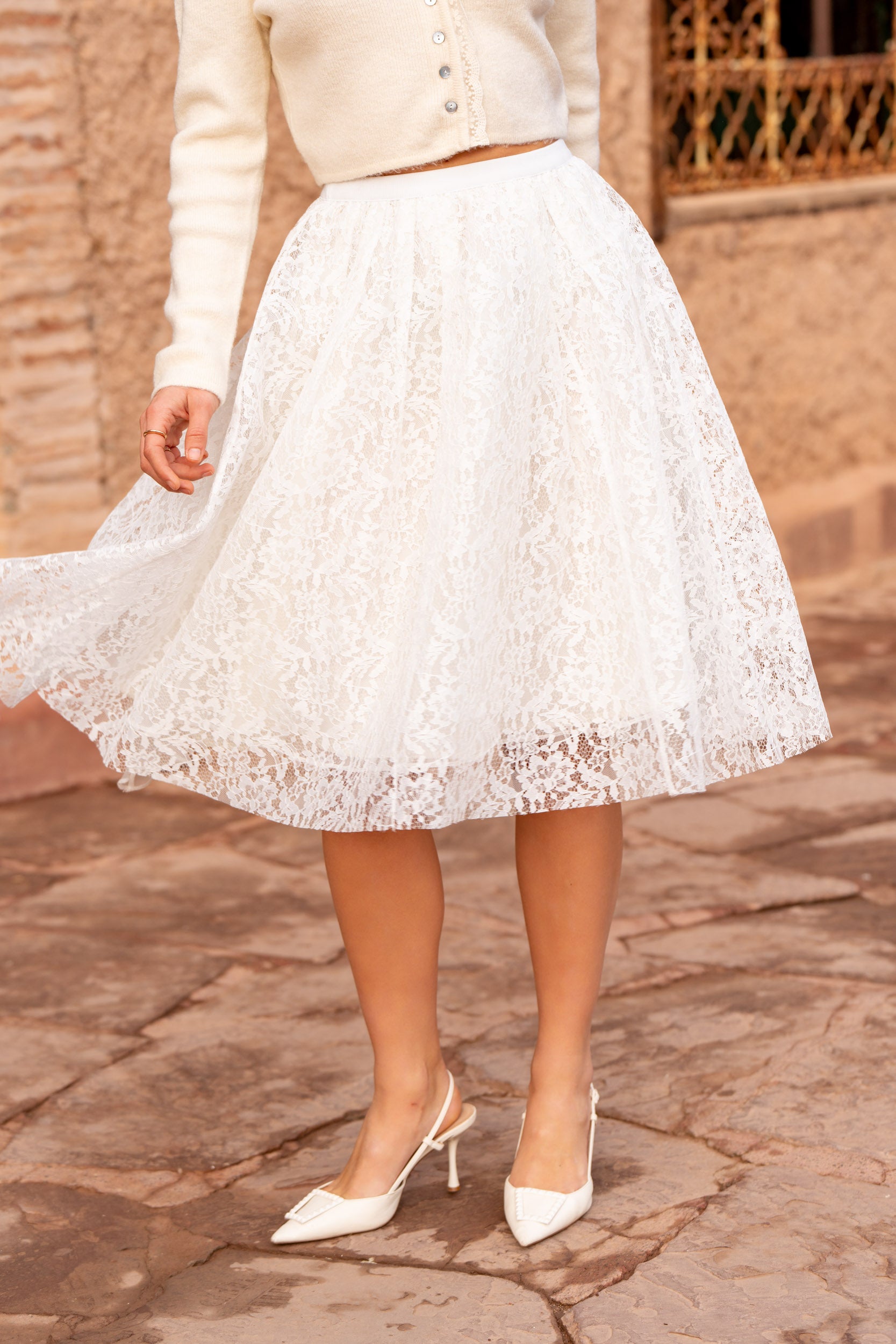 Jupe mi-longue en dentelle Swan