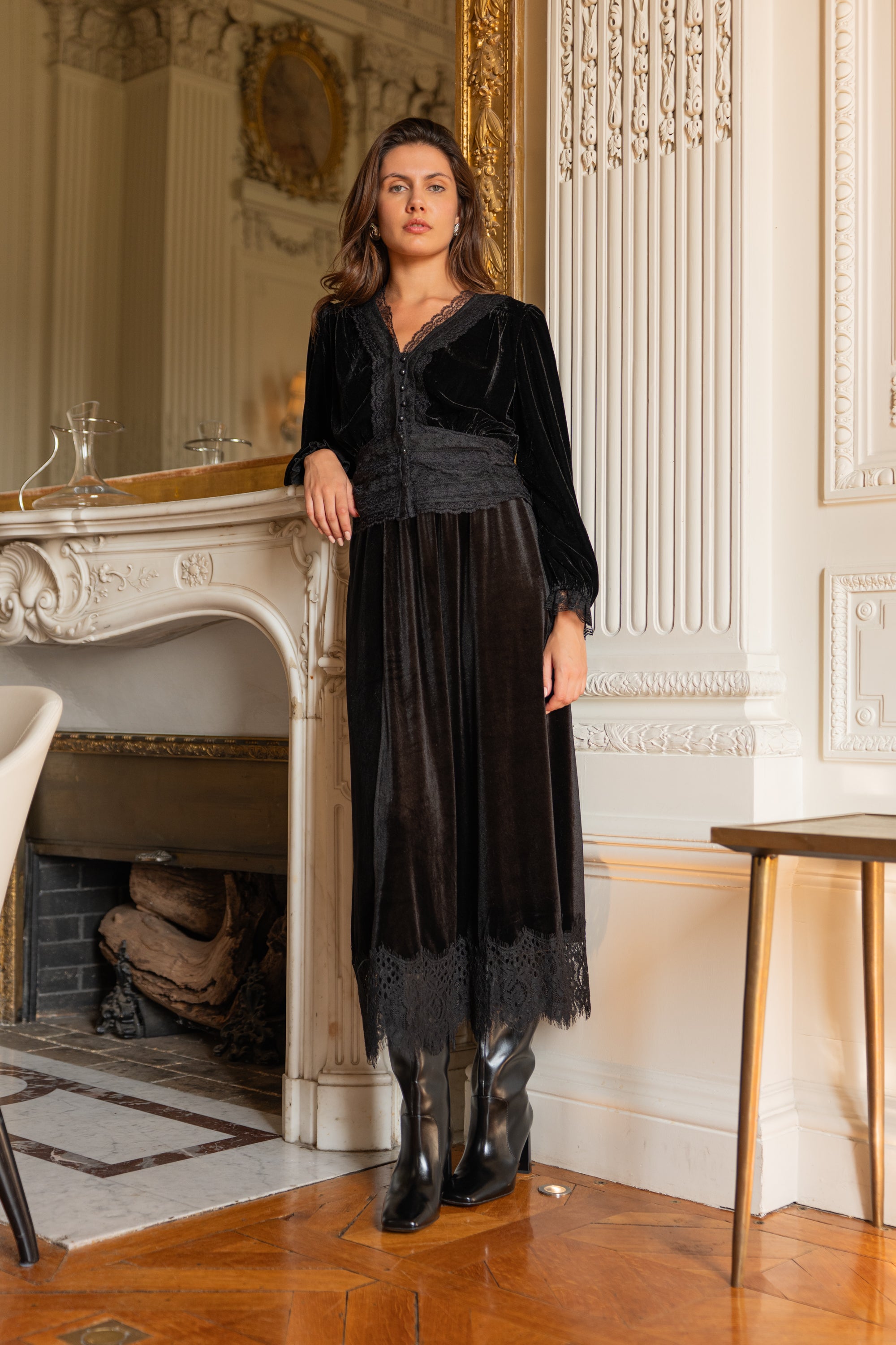 Bi-material velvet blouse &amp; lace sleeves 