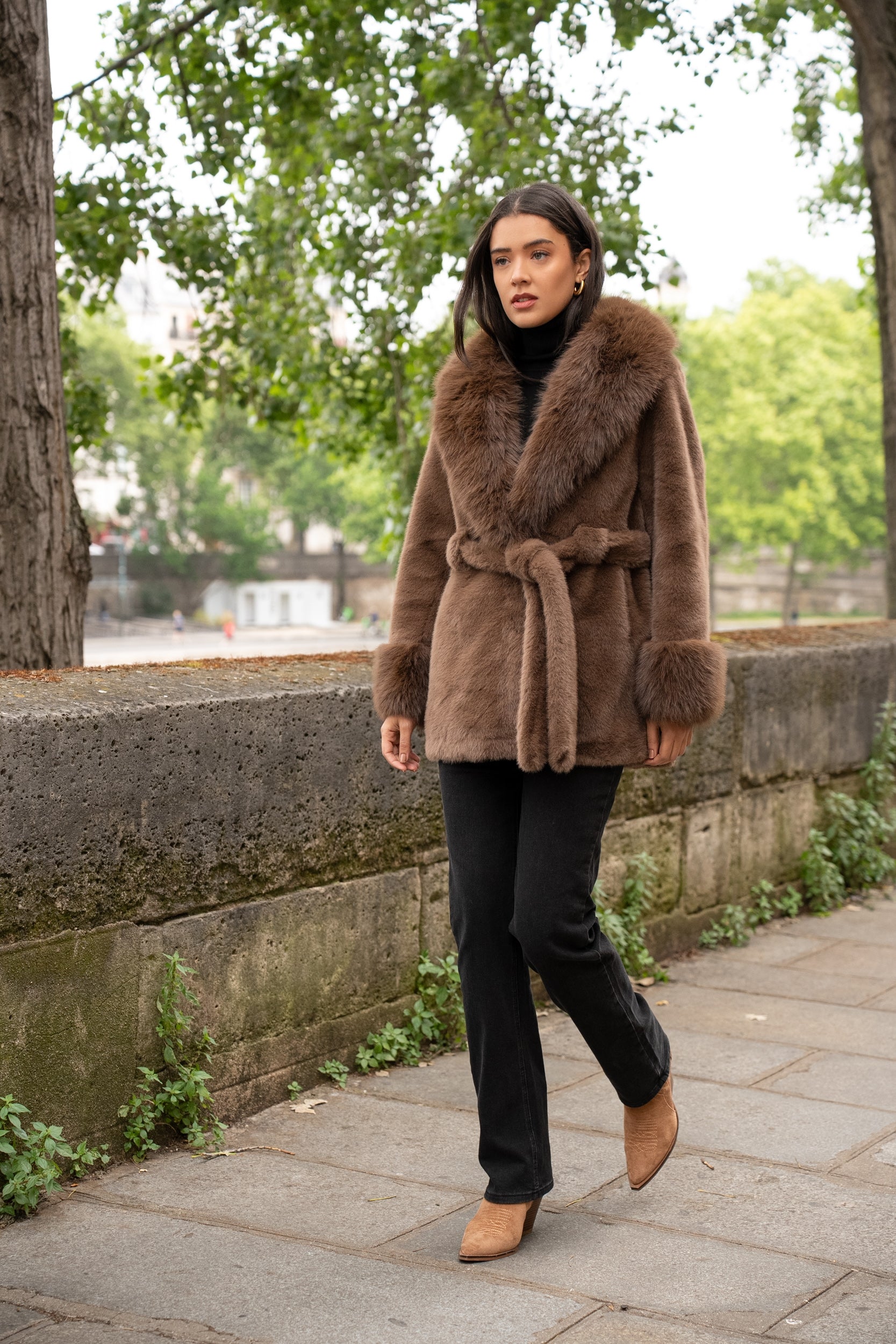 Manteau Belinda en fausse fourrure grand col