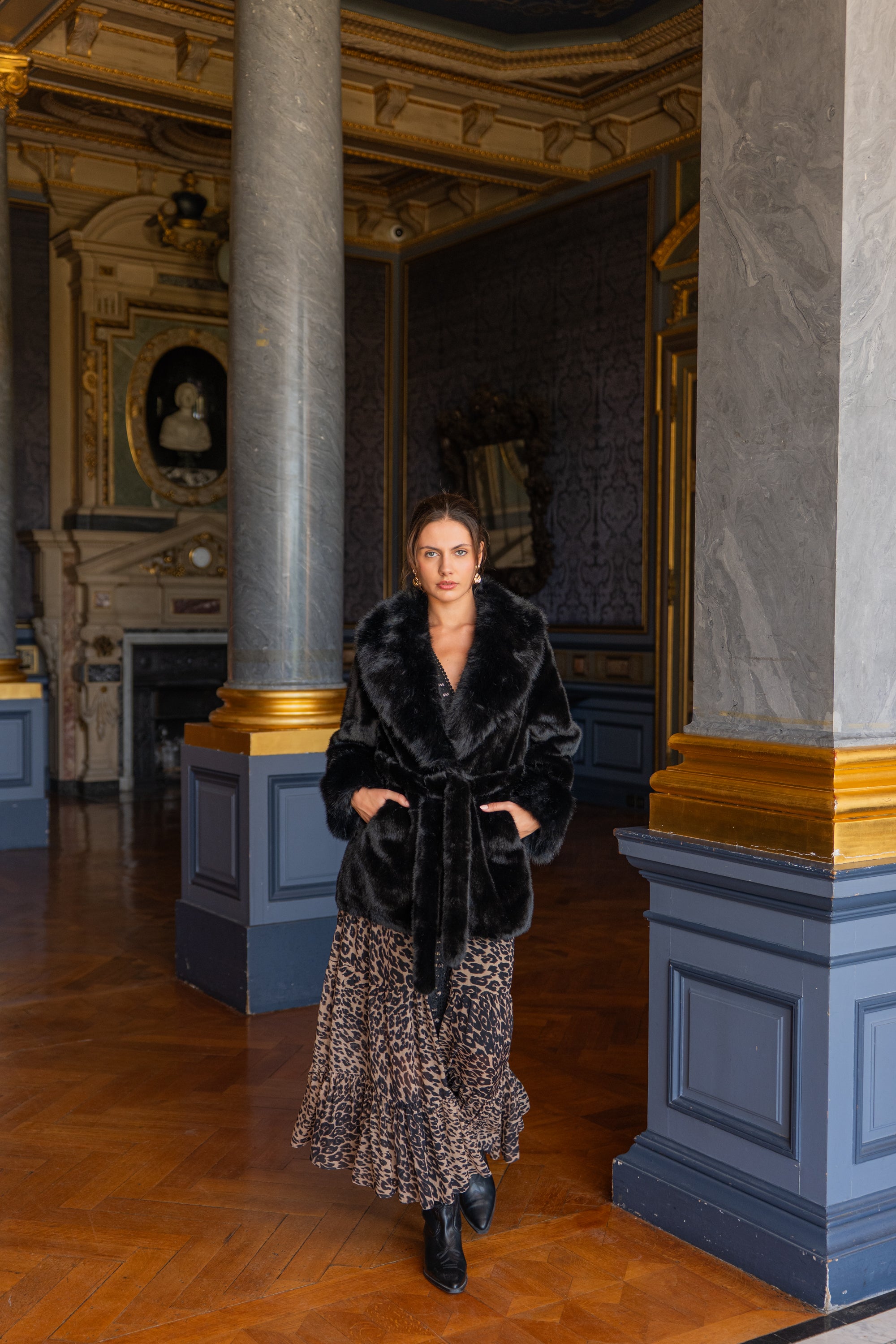 Manteau Belinda en fausse fourrure grand col